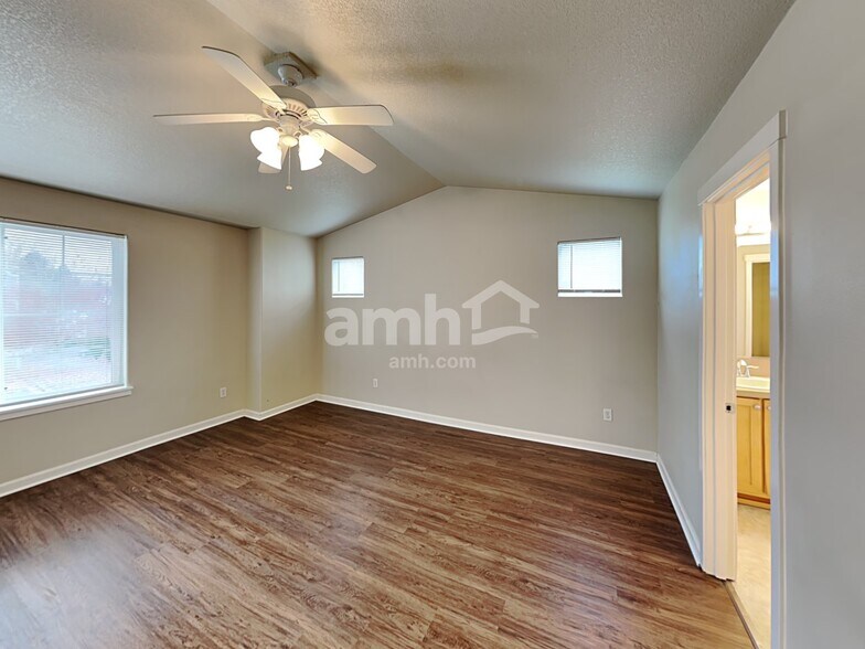 Building Photo - 1292 Alpine Lakes St SE