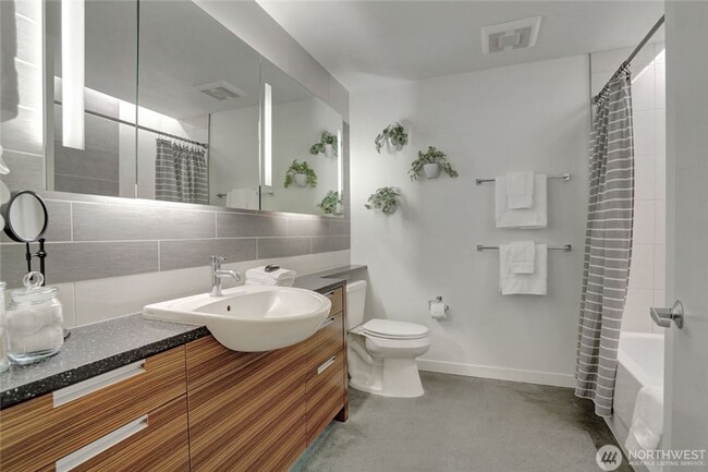 Building Photo - Unique 1 bed/1bath, 200 sqft patio, 2 parking spaces, high end finishes.