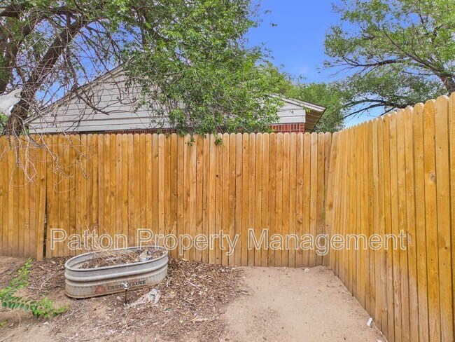 Building Photo - 2711 Duncan Dr