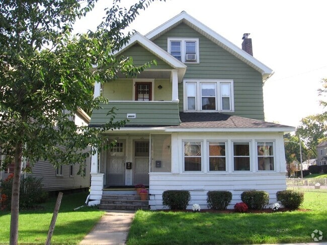 Building Photo - 179 Nichols Ave