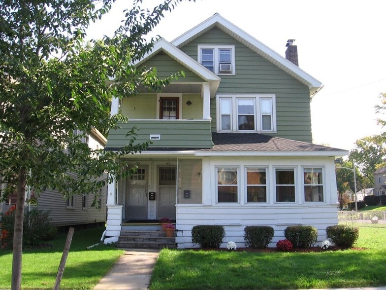 Primary Photo - 179 Nichols Ave