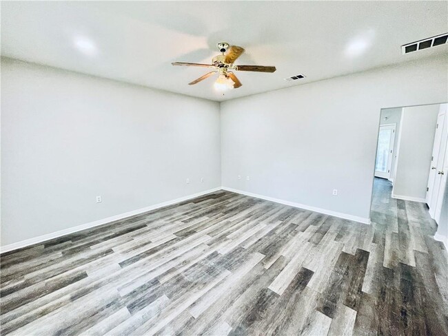 Building Photo - 7509 Lazy Creek Dr