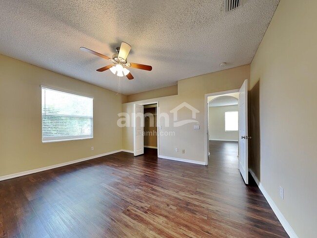 Building Photo - 990 Riviera Point Dr