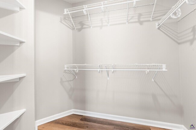 Building Photo - 308 Peach Blossom Rd