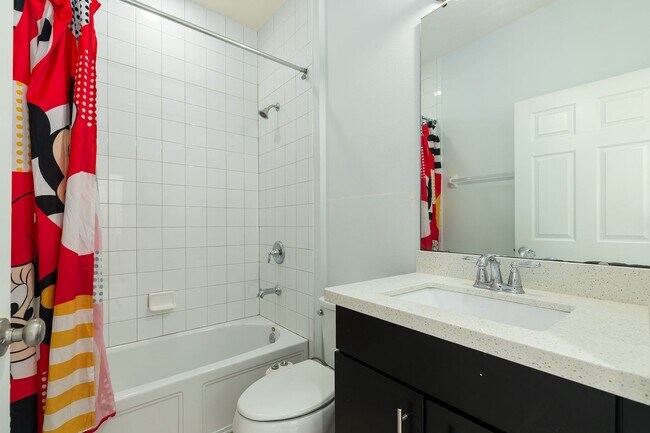 Building Photo - Swimming pool in Community here in this great 3 bdrm home!