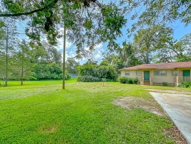 Building Photo - 543 Okaloosa St