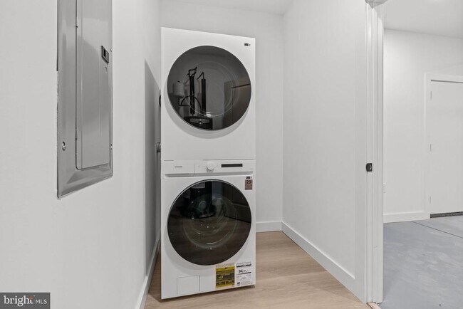 Building Photo - 12 Stonybrook Dr