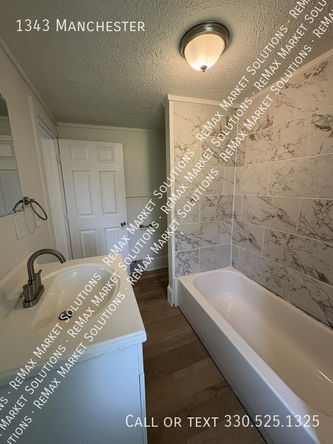 Building Photo - 1343 Manchester-