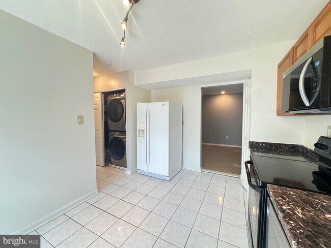 Building Photo - 7233 Mill Creek Ct