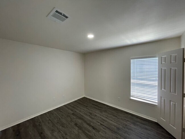 Building Photo - 15414 Misty Dawn Tr