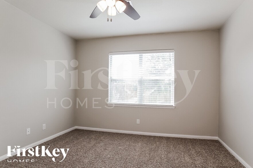 Building Photo - 5623 That Way