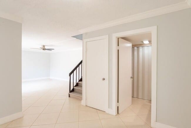 Building Photo - 1700 Embassy Dr