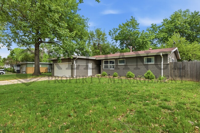 Building Photo - 730 N Chipper Ln