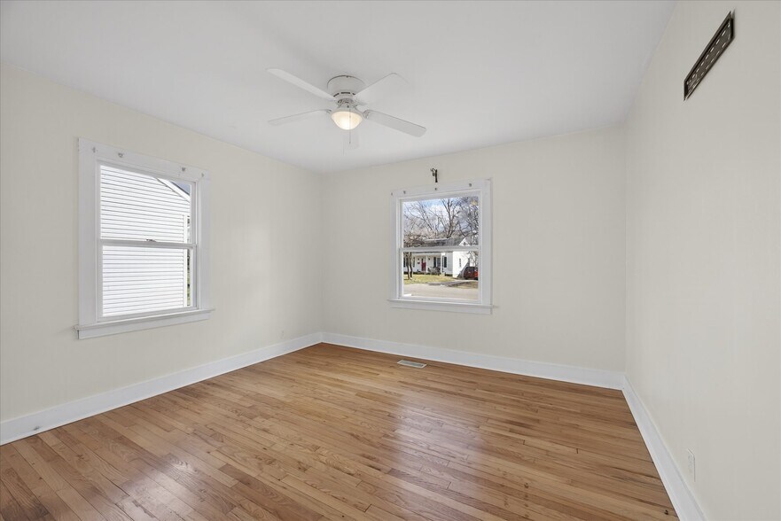 Building Photo - 2813 Faircourt St