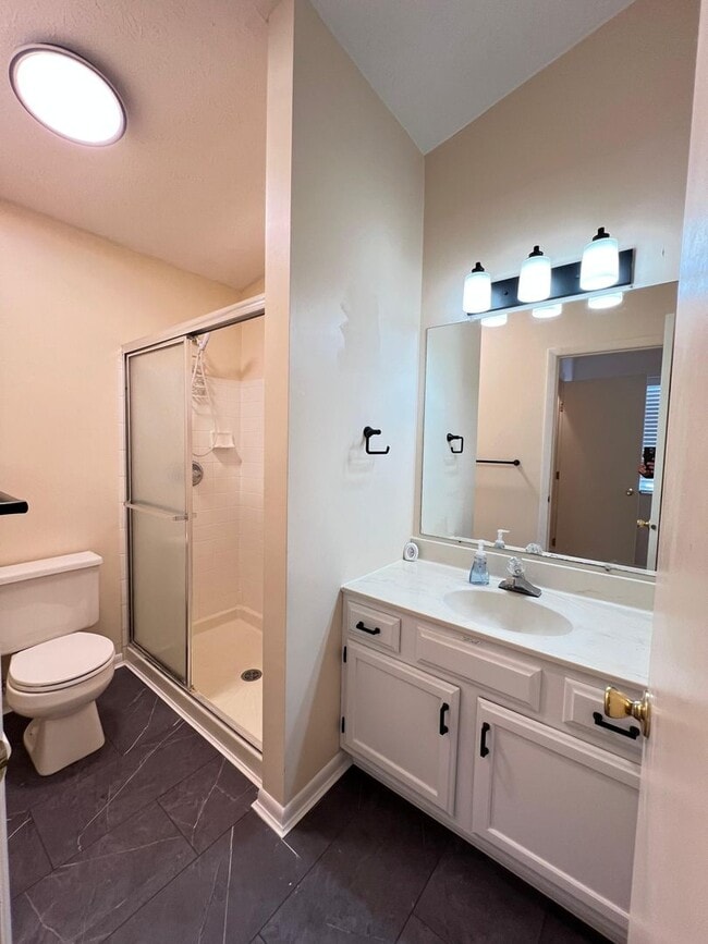 Building Photo - Bright & Spacious 2-Bedroom Condo in a Prime Florence Location!