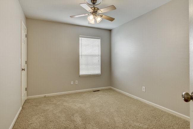 Building Photo - 3004 Helmsdale Ln