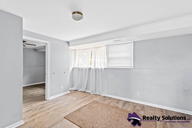 Building Photo - 706 Heston Rd