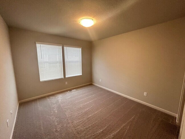Building Photo - New 4 Bedroom North Plains Home!!!