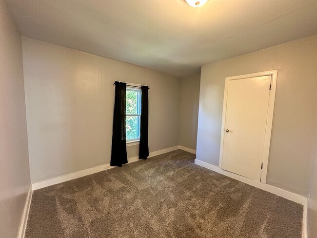 Building Photo - 1449 Quarry Ave NW