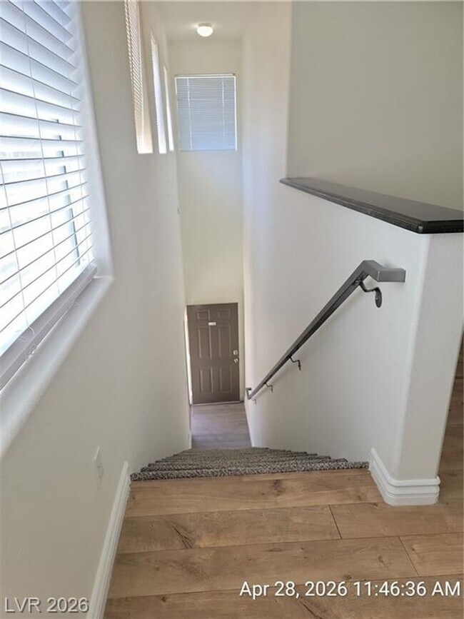 Building Photo - Gated Falls Condo with 3 Bedrooms, Granite Kitchen & Resort Amenities