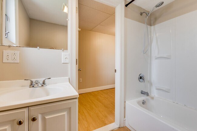 Building Photo - AVAILABLE JUNE 2026 - Spacious 4 Bedroom, 2 Bath Home Minutes from East Carson!