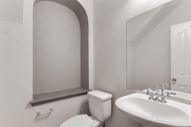 Building Photo - 600 S Frontier Ln