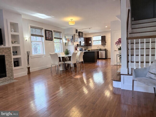 Building Photo - 457 S 6th St