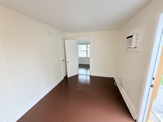 Building Photo - 4341 Pinewood Ave