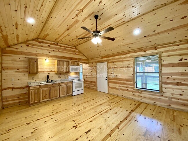 Building Photo - 624 Deer Creek Dr W