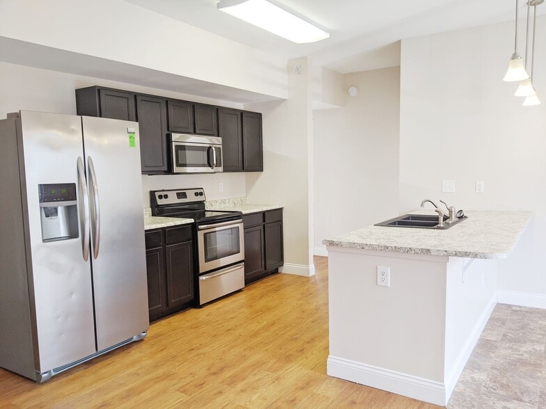 Building Photo - Sixth &amp; Washington