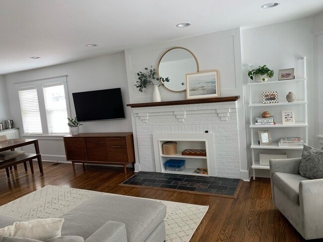 Building Photo - 55 Eliot Crescent