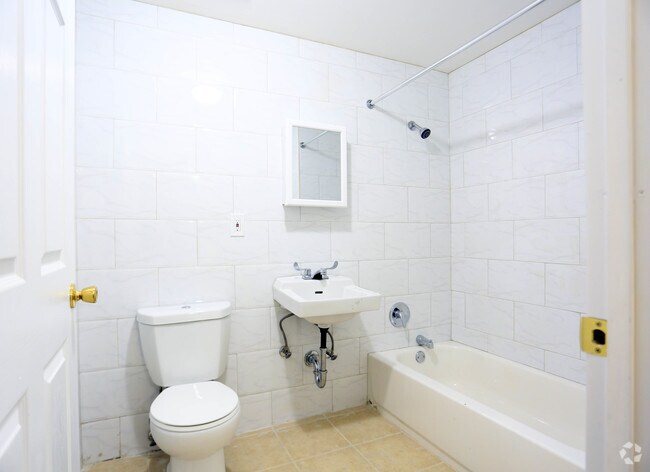 bathroom - 3064 Buhre Ave