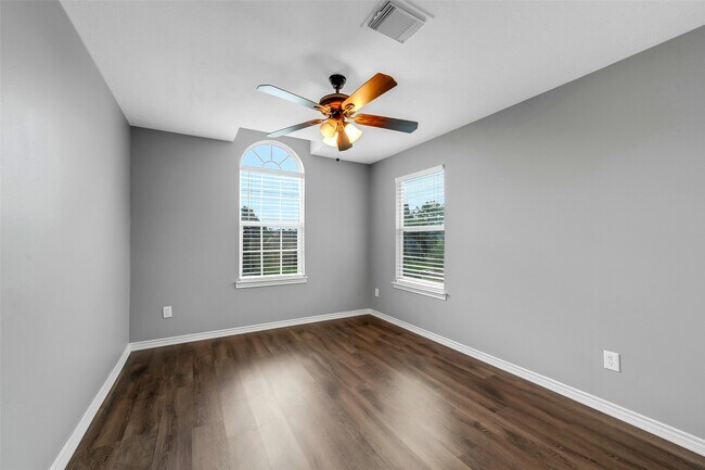 Building Photo - 2214 Shady Pine Dr