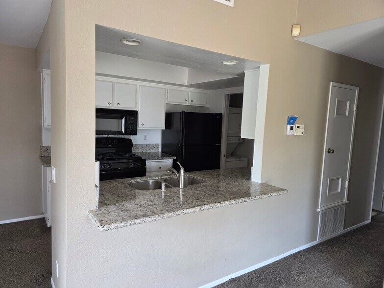 Building Photo - 9378 Twin Trails Dr