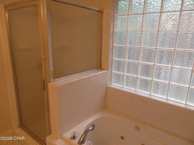 Building Photo - 2516 Country Club Dr