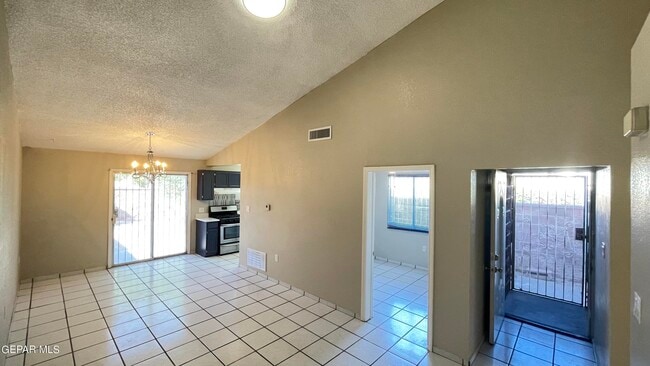 Building Photo - 11040 Sunshine Ct
