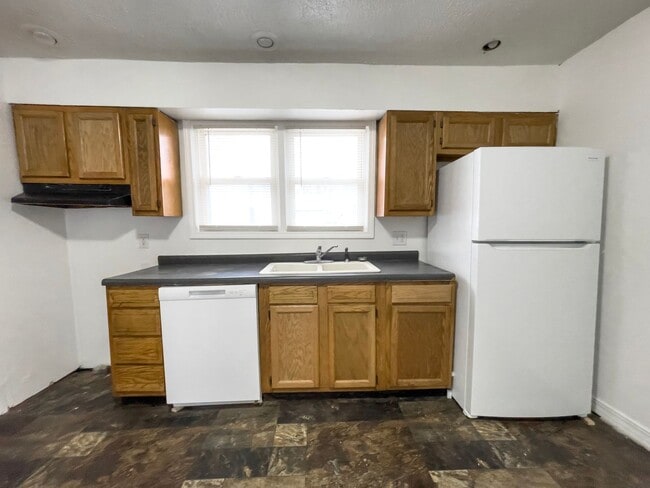 Building Photo - 722 S Hackley St