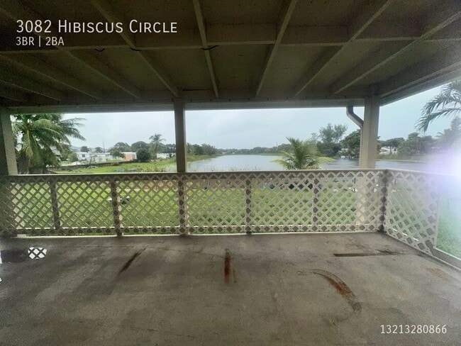 Building Photo - 3082 Hibiscus Cir