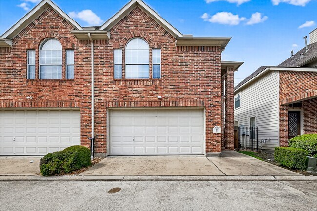 Building Photo - 6222 Skyline Dr