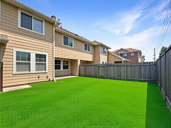 Building Photo - 2822 Windy Thicket Ln