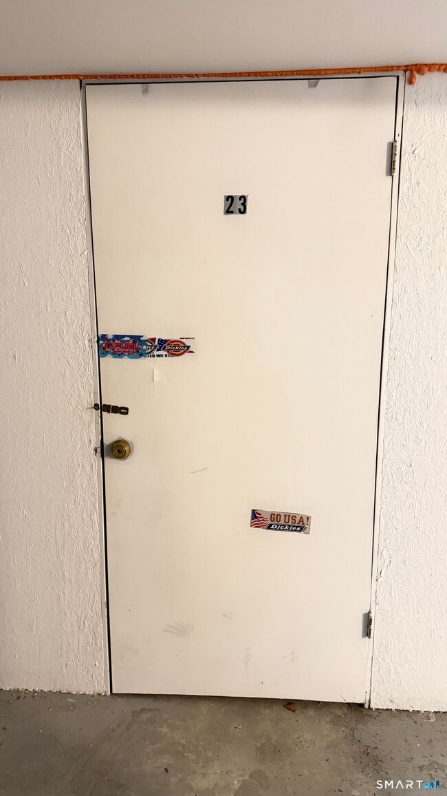 Building Photo - 646 Howe Ave