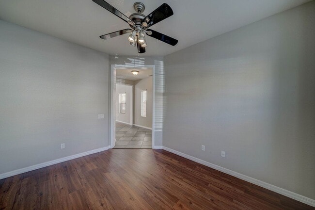 Building Photo - 2143 W Marconi Ave