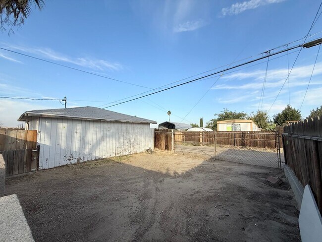 Building Photo - 606 Pierce St