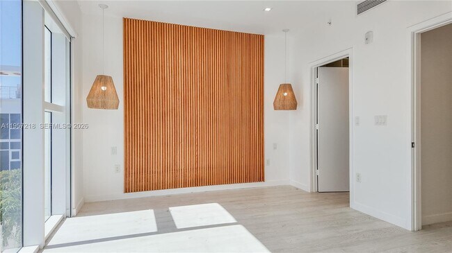 Building Photo - 455 NE 39th St