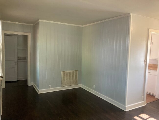 Building Photo - 3 Bedroom, 1 Bath House for Rent – Cozy & Convenient!