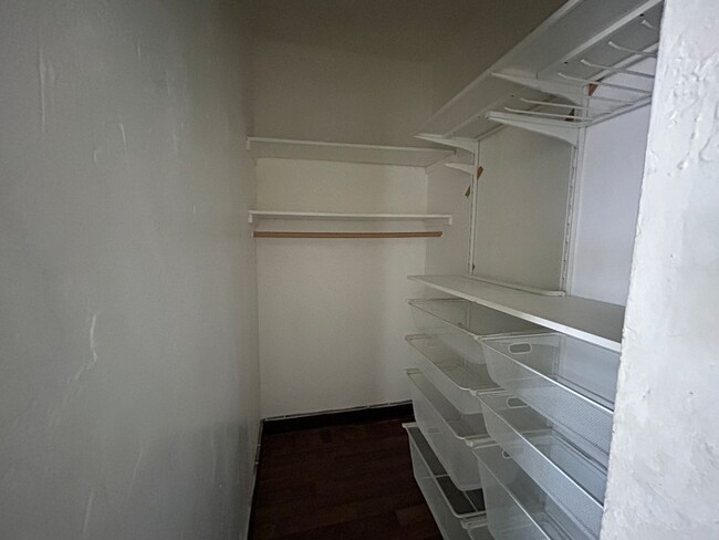 Building Photo - 1102 S Mariposa Ave