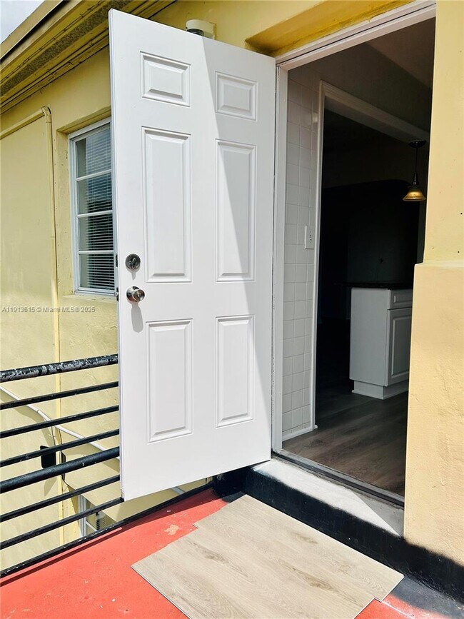 Building Photo - 1330 SW 6th St