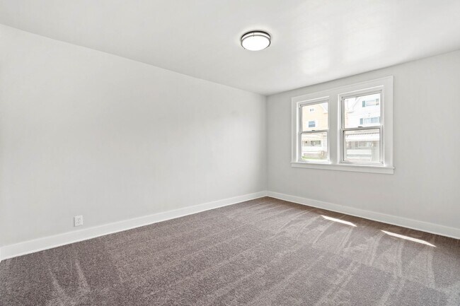 Building Photo - Beautiful 3 bedroom home in Homestead available July 10!