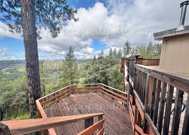 Building Photo - Delightful 3 Bed 2 Bath Home With Epic Mou...