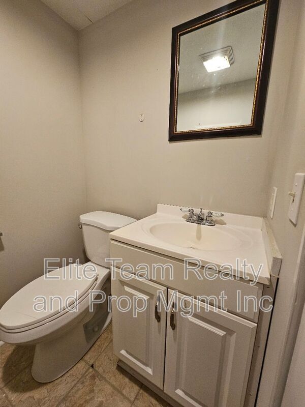 Building Photo - 776 Montgomery Dr